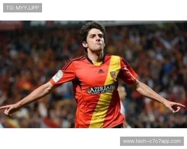 足球球星的球袜穿法大揭秘 从脚踝到膝盖的细节决定比赛表现 足球球星的球袜穿法大揭秘 从脚踝到膝盖的细节决定比赛表现